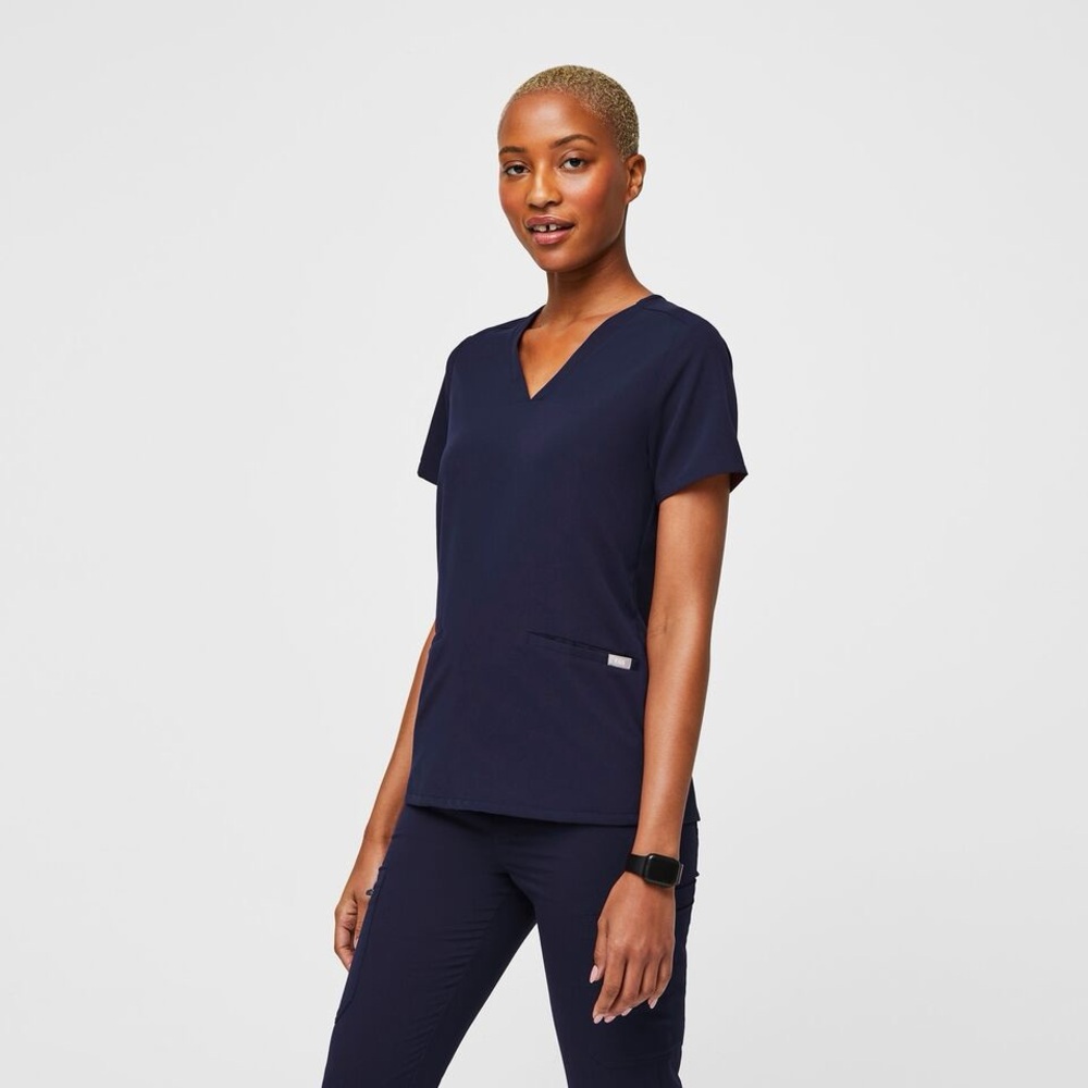 Figs Casma three pocket scrub top. Navy. Size small.